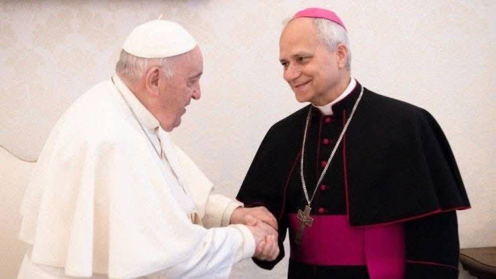 Francisco y el nuevo Santo Padre.