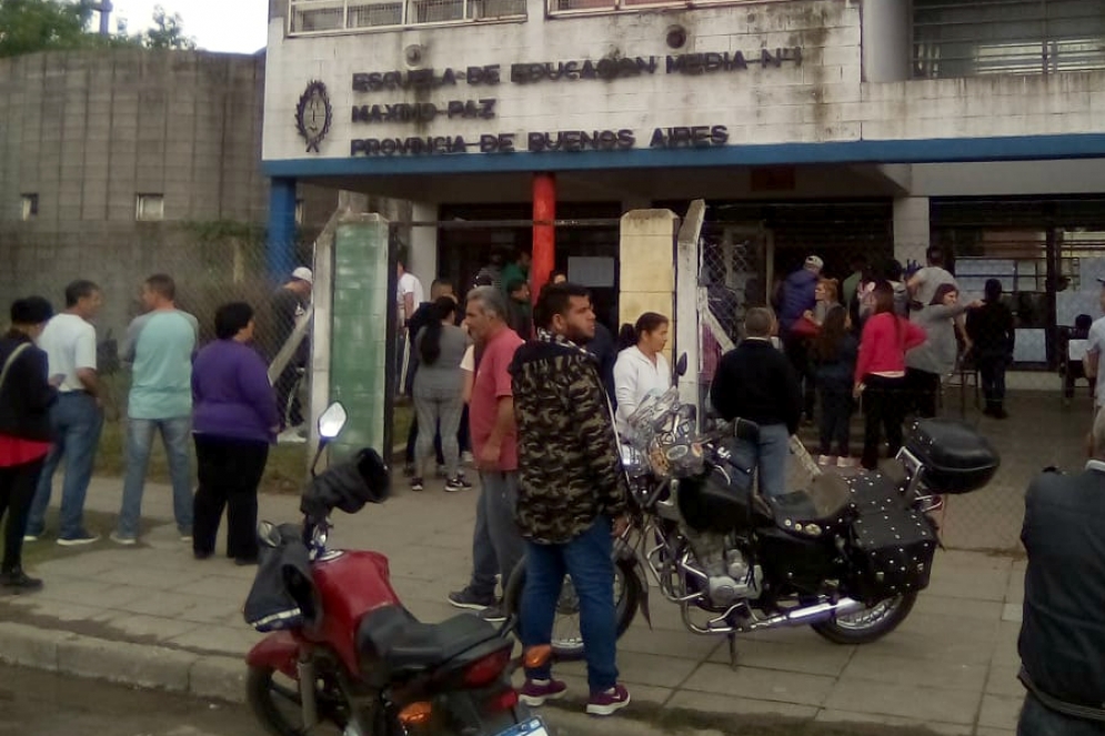 La escuela Media Nº1 de Máximo Paz en plena jornada electoral.
