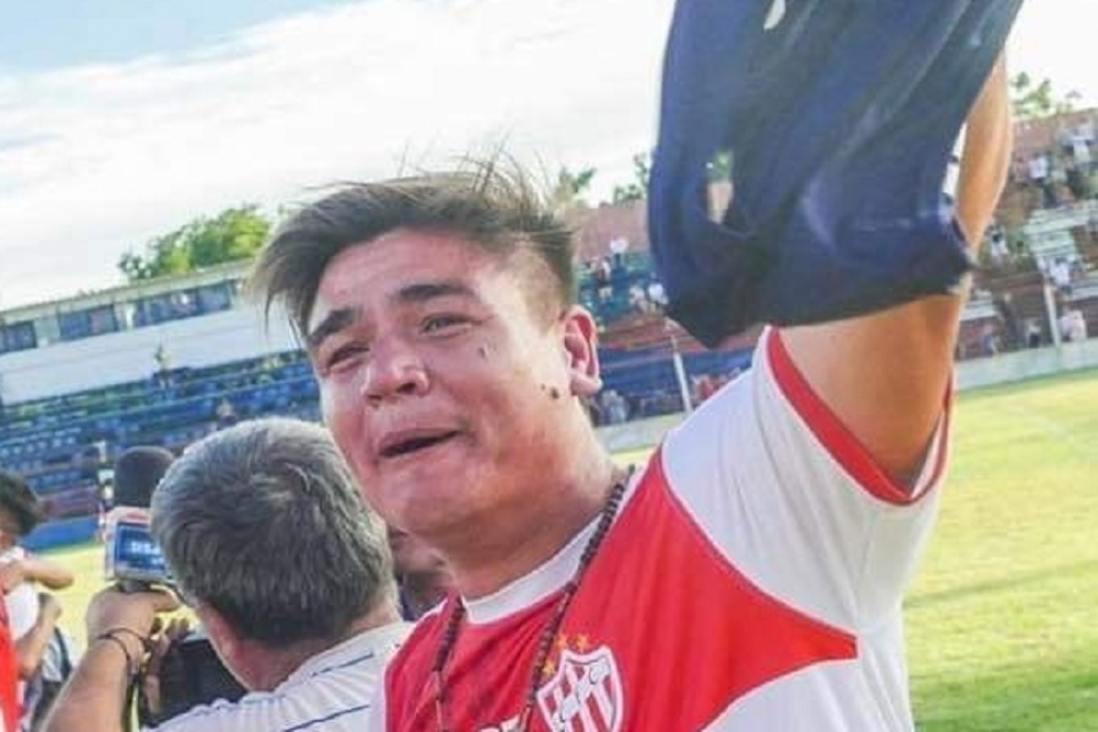 Iñiguez emocionado en la consagración de Cañuelas en Rosario. 