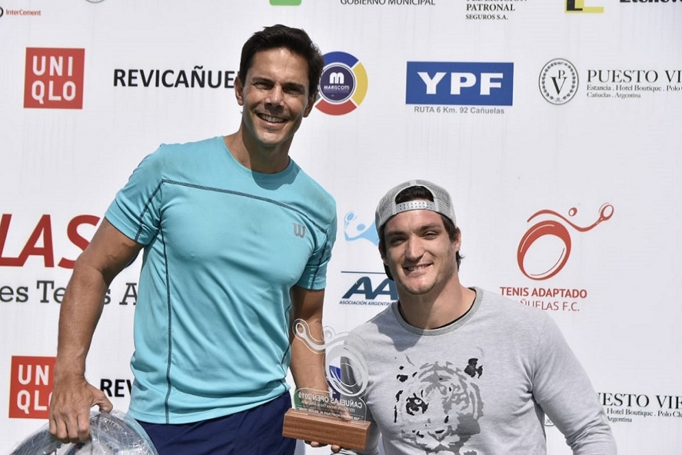 Gustavo Carneiro (Bra) junto a &quot;Lobito&quot; Fernandez.