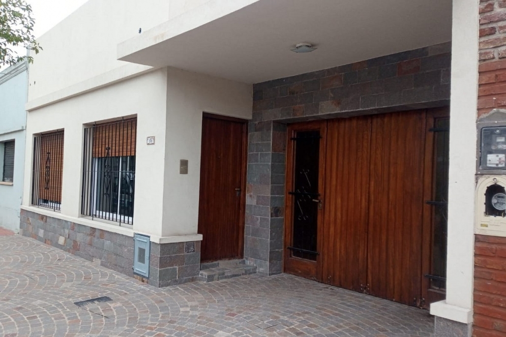 Los cacos escaparon por el frente de la casa céntrica.