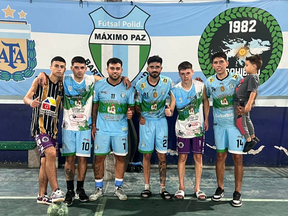 Máximo Paz buscará llegar a la final con Alex Morales (cuarto desde la izquierda) como figura.