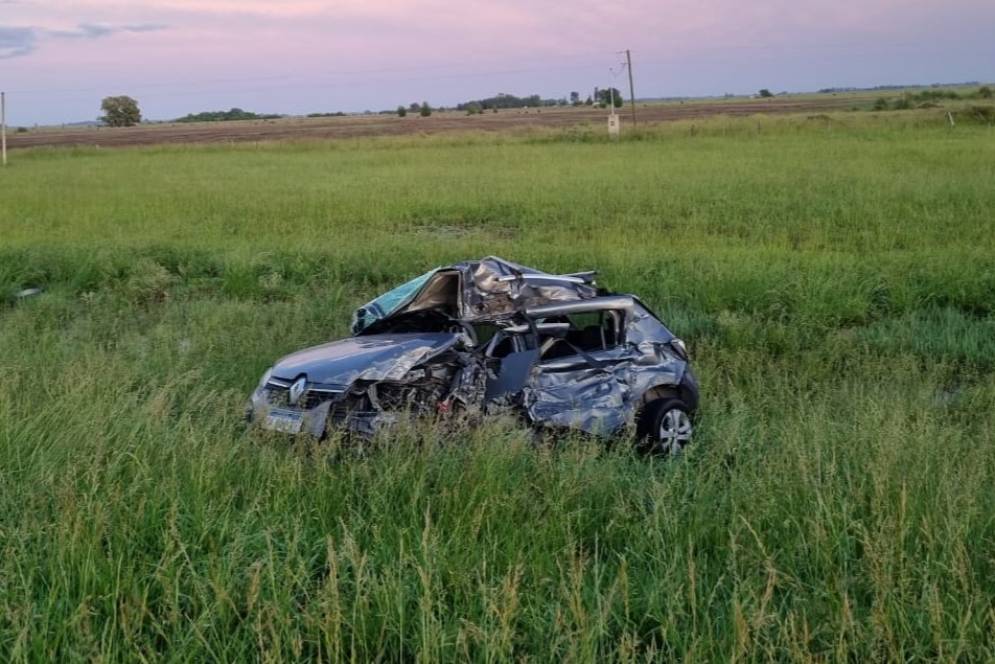 El Sandero que manejaba la víctima fatal. 