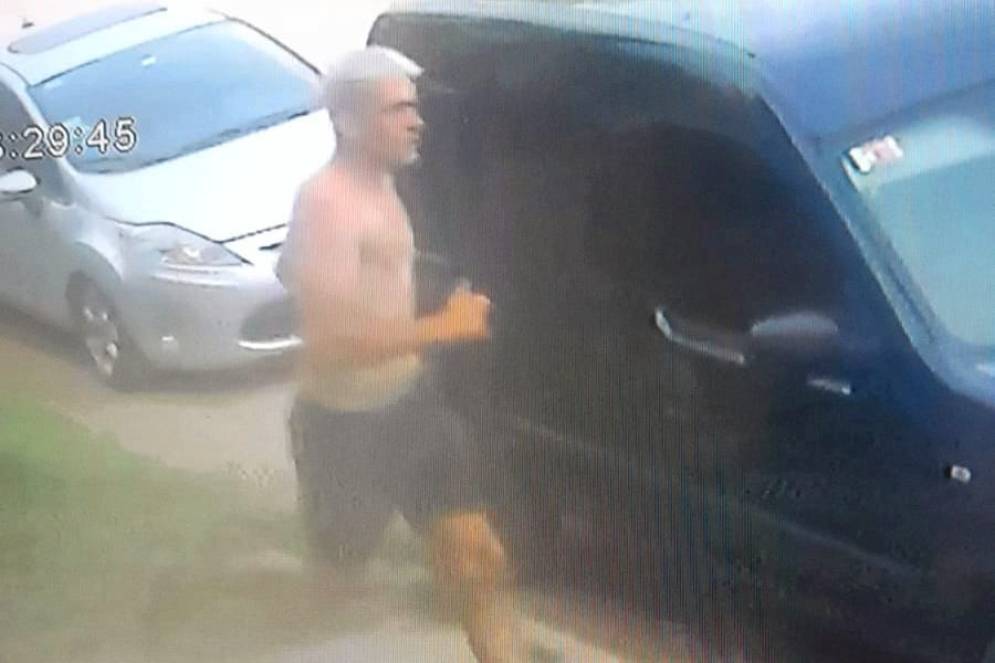 El ladrón captado por una cámara de seguridad.