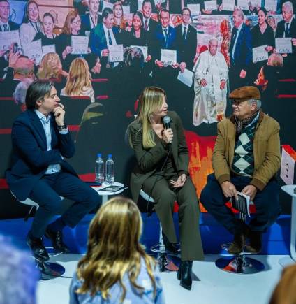 La intendenta Fassi participó de un panel sobre el legado del Papa Francisco en la Feria del Libro