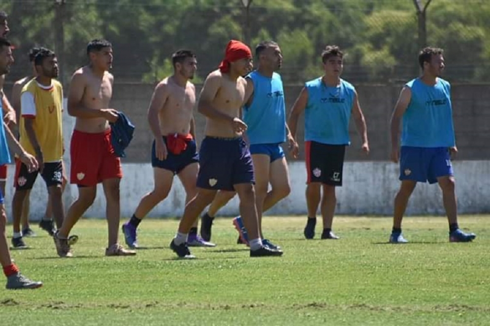 Este lunes el plantel hizo fútbol recreativo en el Arín.
