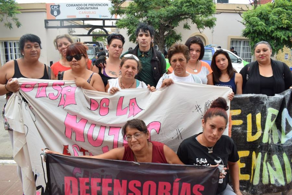 Eliana junto a la comitiva que la acompañó en la manifestación.