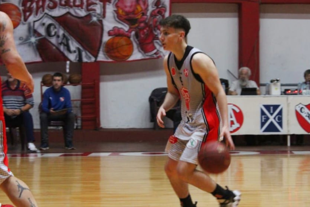El &quot;rojo&quot; se adapta a disputar dos torneos a la vez.