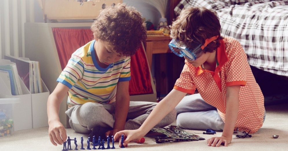 Se deben reducir las horas de pantallas en los niños.