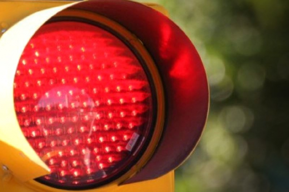 Aumentaron las multas de tránsito en la provincia de Buenos Aires: hasta 53.000 pesos por pasar en rojo