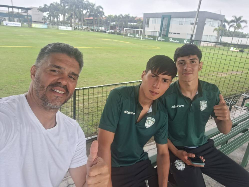 Ojeda y Gómez en el predio de Machala.