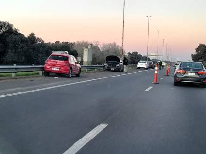 Piratas del asfalto provocaron un accidente y robaron un cami&oacute;n con cigarrillos