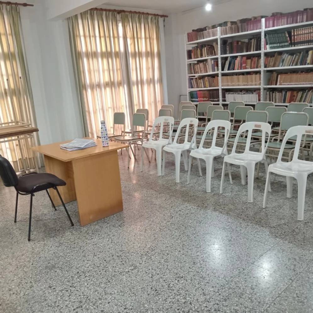 El salón donde la fundación da sus clases en la Biblioteca Popular Sarmiento. 