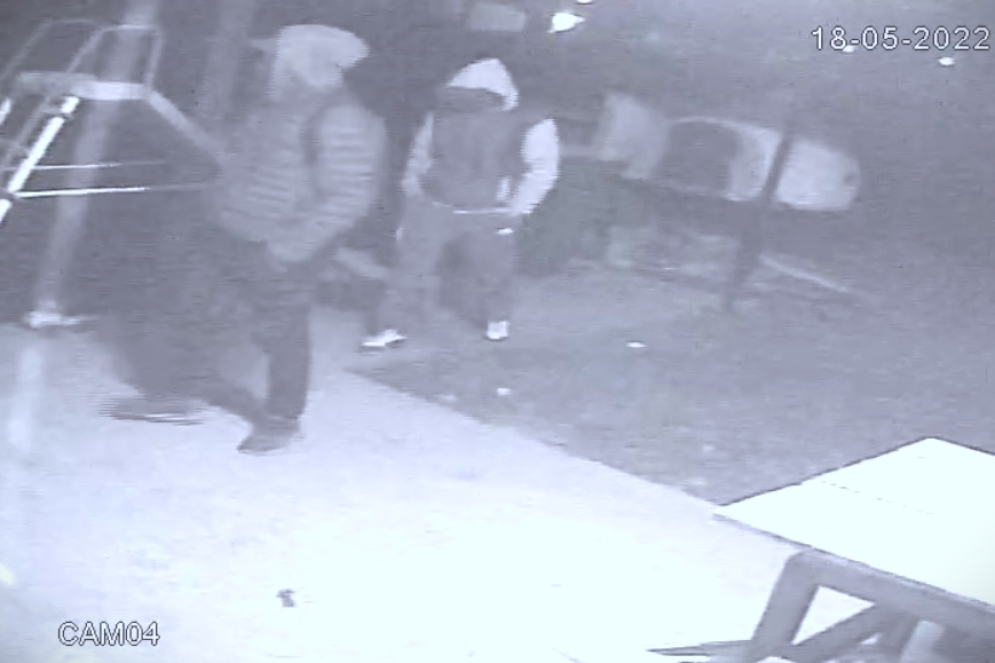 La captura de imagen deja ver a los dos &quot;cacos&quot;.