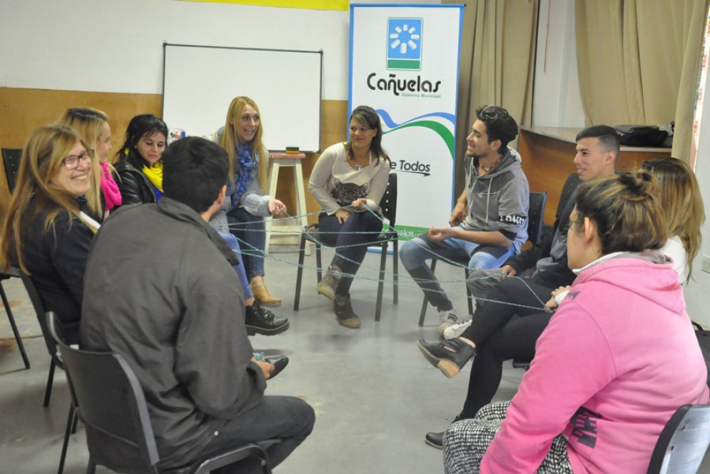 El taller comenzó el lunes en el Instituto Cultural.