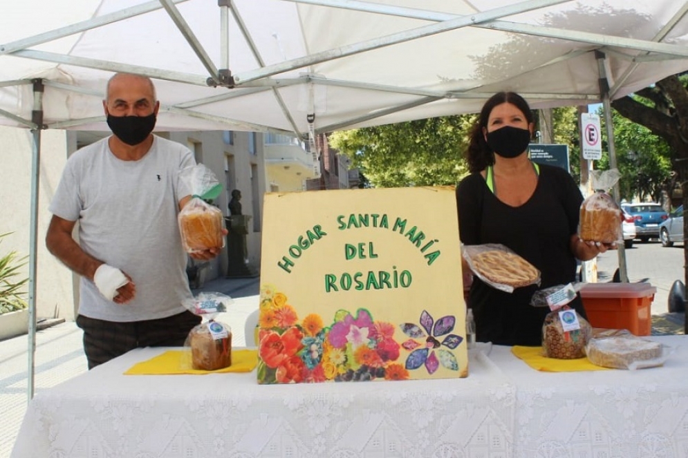 Venta de pan dulce a beneficio del Hogar Santa Maria del Rosario