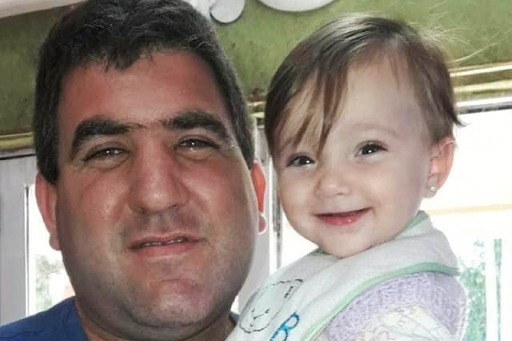 Diego junto a su hijita de un año y 10 meses, previo al contagio.