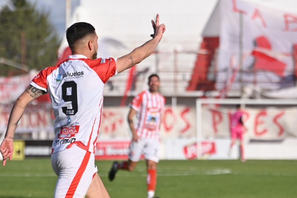 Diego Aguirre festejando el segundo de su cuenta personal.