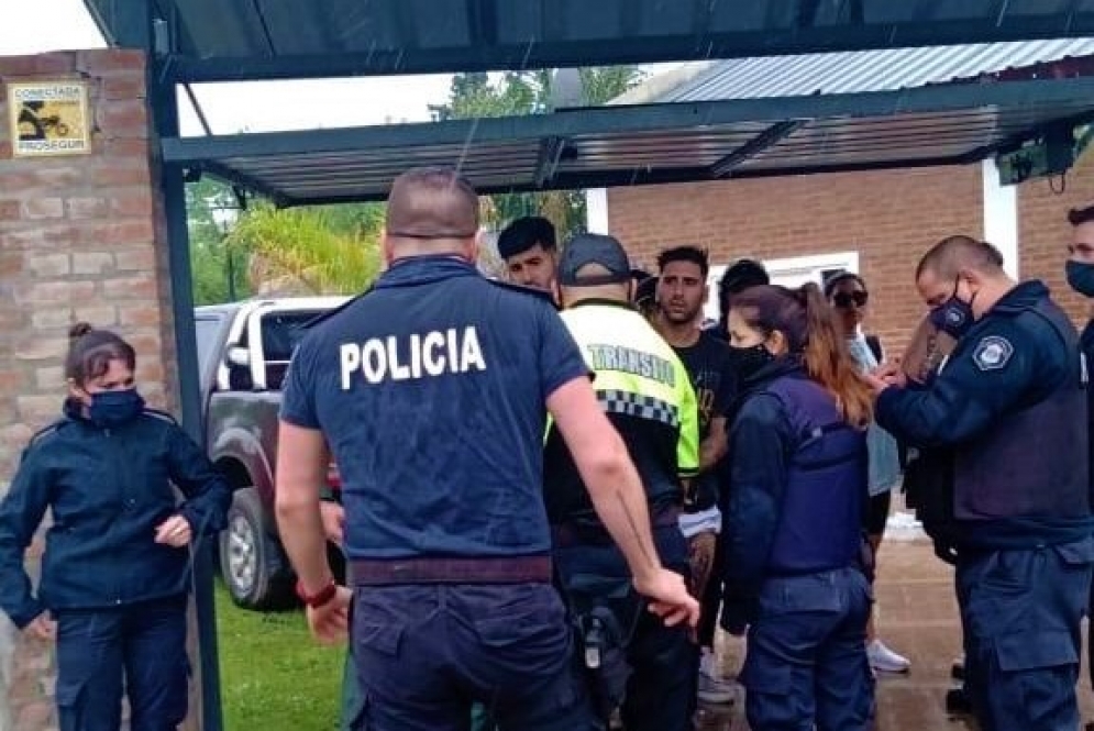 Estaba amaneciendo cuando la fiesta llegó a su fin.