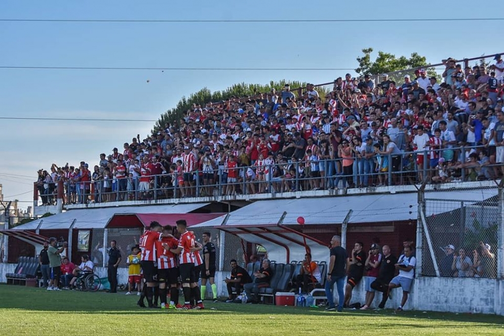 Cañuelas cerca de jugar por primera vez en su historia en la B del fútbol argentino. 