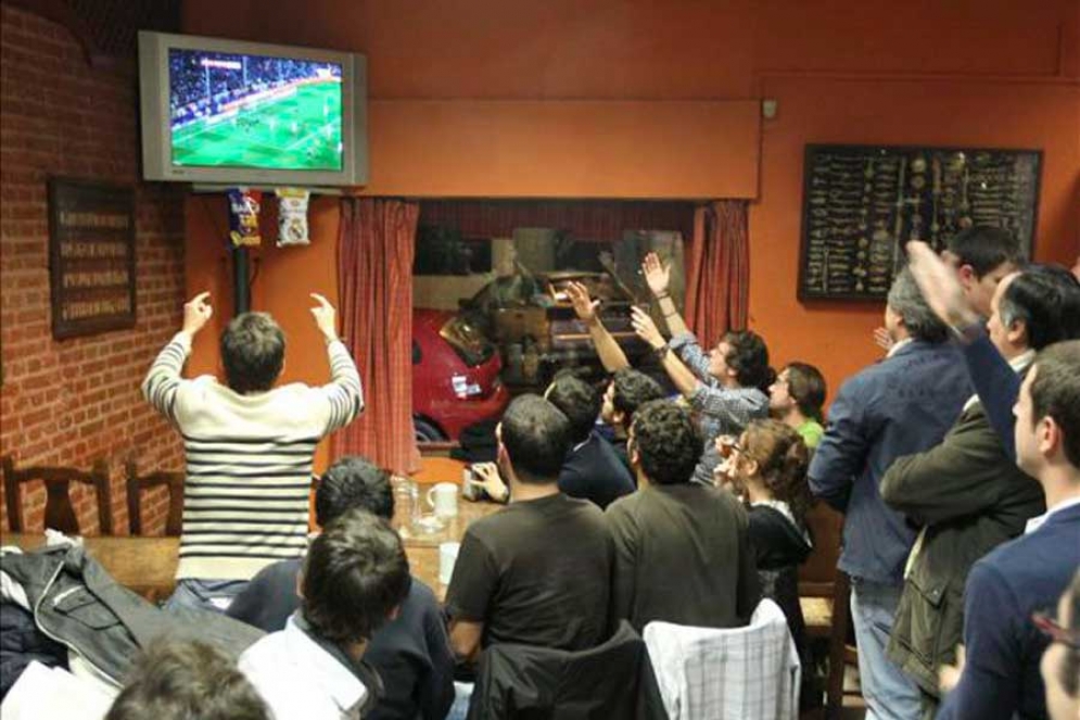 Una imagen que nos remonta a otra época, cuando el fútbol era codificado. 