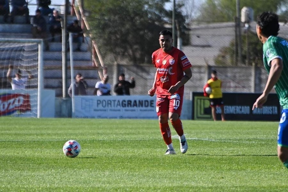 Claudio Acosta será uno de los futbolistas que no seguirá en CFC.
