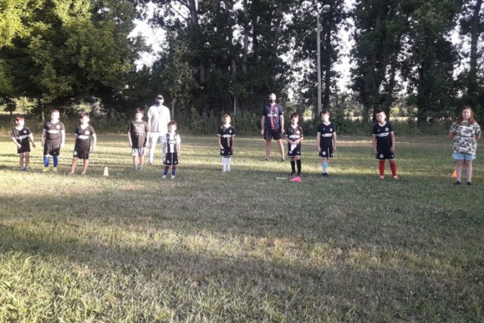 Hace más de 10 años que funciona la escuelita de fútbol.