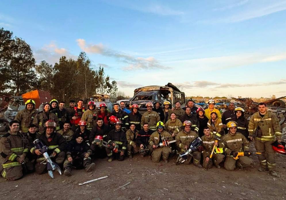 Los bomberos realizaron una campa&ntilde;a de rescate veh&iacute;cular.  