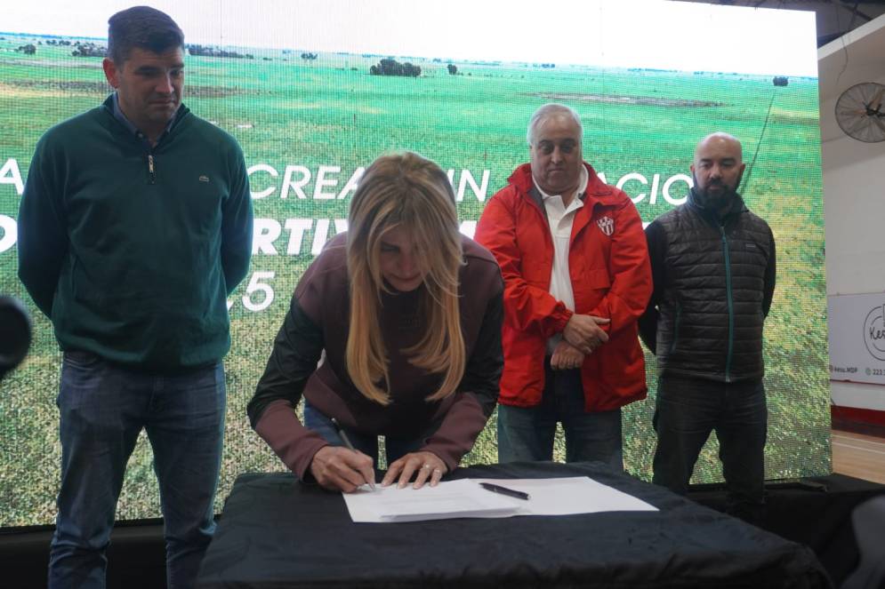 Reconocieron a la delegación de los Juegos Bonaerenses, a quienes participaron del curso de DT y a equipos campeones de diversas disciplinas.