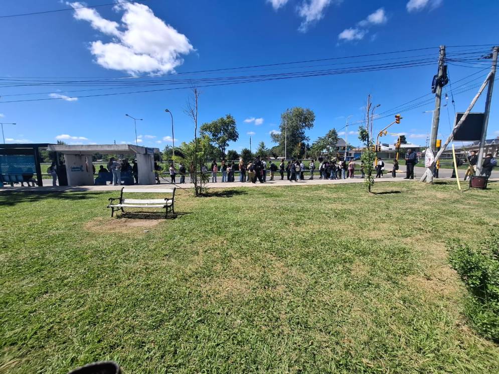 Parada de Santa Rosa. Las colas se alargaron en hora pico.