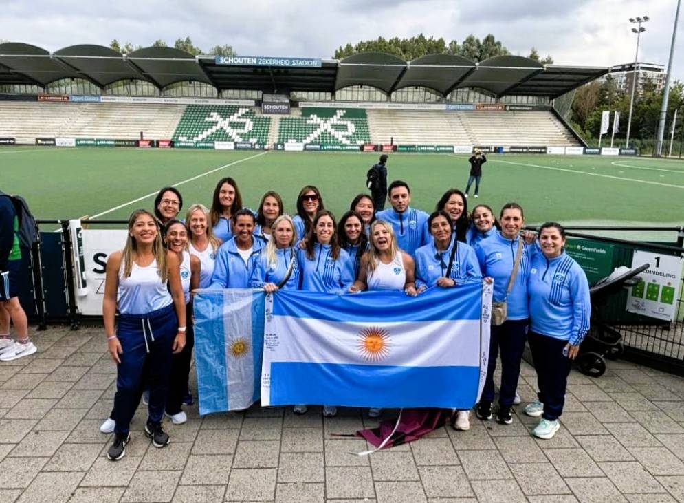 Aguilera con el plantel campe&oacute;n. 